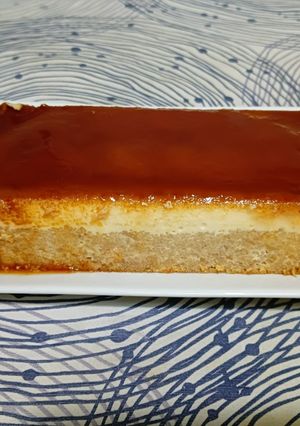 Una foto de Flan de huevo y neulas