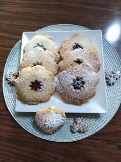Foto di Biscotti con marmellata o occhi di bue