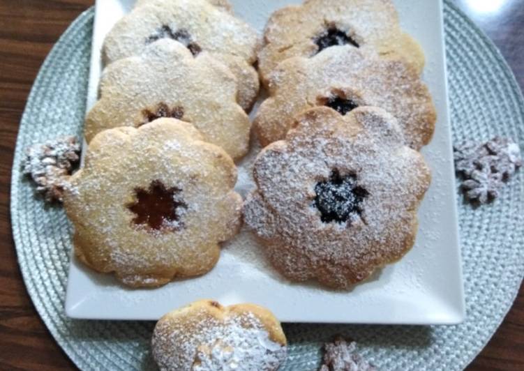 Biscotti con marmellata o occhi di bue