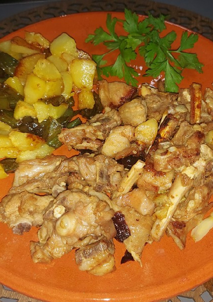 Una foto de Choto frito con ajos y pimientos choriceros