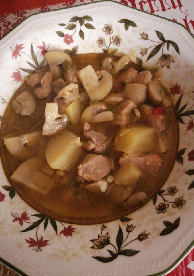 Una foto de Estofado de cerdo y champiñones