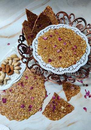 ડ્રાયફ્રૂટ પેપર ચીક્કી (Dryfruit Paper Chikki Recipe In Gujarati) રેસીપી મુખ્ય ફોટો