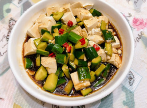 小黃瓜涼拌豆腐 的食譜成品照片