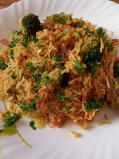 ब्रोकोली वेजिटेबल बिरयानी (broccoli Vegetables biryani) रेसिपी मुख्य फोटो