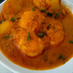 A picture of Aaloo anda curry.