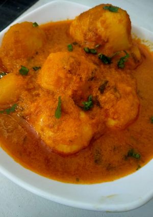 A picture of Aaloo anda curry.
