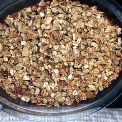 A picture of Healthy fruit crumble - vegan.