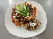 Una foto de desayuno con machaca