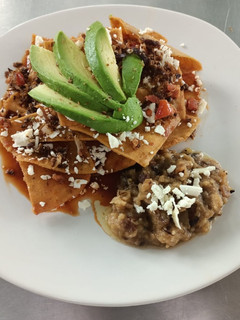 Una foto de Chilaquiles Sinaloenses con machaca