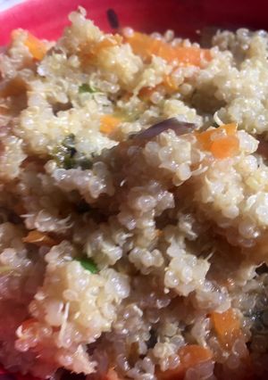 Una foto de Quinoa con verduras