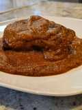 Carrilleras de ternera en salsa de tomate y shiitake
