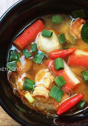 Foto resep Tom yam udang + crab stick