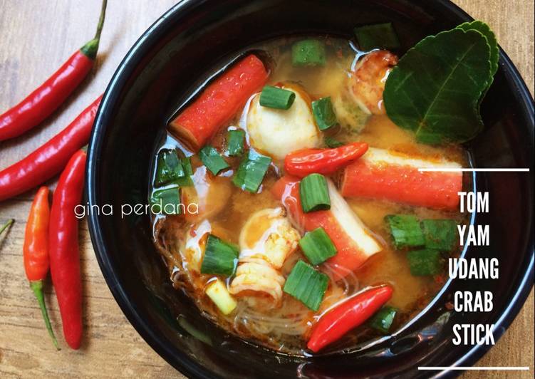 Resep Tom yam udang + crab stick yang Enak