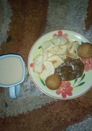 A picture of Yam and beans cake with pepper meat and kunnu tsmiya.