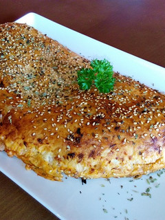 Una foto de Empanada de atún con tomate