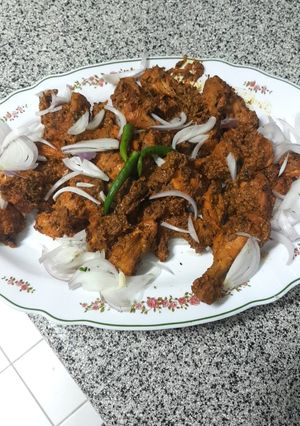A picture of Tandoori chicken kebabs without oven.