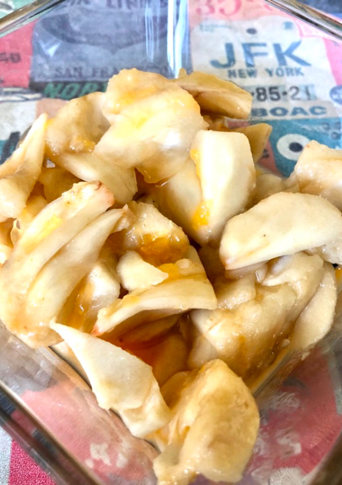 Una foto de Chirimoya medio alegre