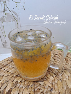 Foto resep Es Jeruk Selasih