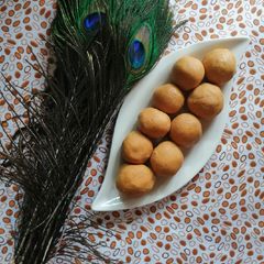 A picture of Besan laddo with bura (only 3 ingredients).