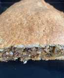 Calzone de carne vacuna
