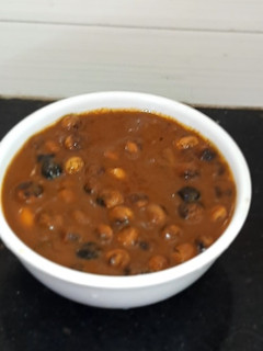வத்தக்குழம்பு(vatthal kulambu recipe in tamil) செய்முறை முக்கிய புகைப்படம்