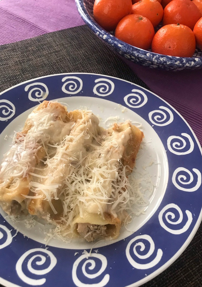 Una foto de Canelones de carnes variadas, con bechamel y queso grana padano