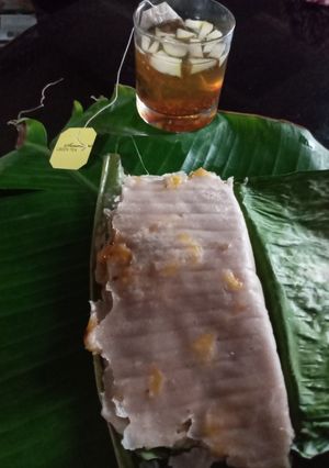 A picture of Ila adda banana leaf appam.