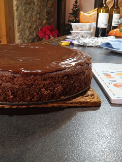 Una foto de Bizcocho de chocolate con cobertura de chocolate