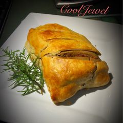 A picture of Beef Wellington.