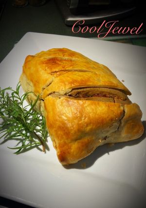 A picture of Beef Wellington.