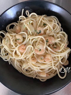 Una foto de Espaguetis con gambas al ajillo