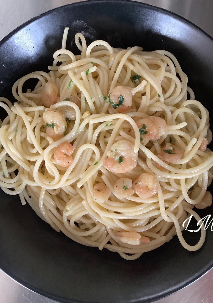Una foto de Espaguetis con gambas al ajillo