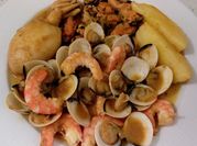 Una foto de cocinar mejillones congelado
