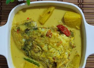 Gambar Gulai Kuning Kepala Ikan bersama Nenas