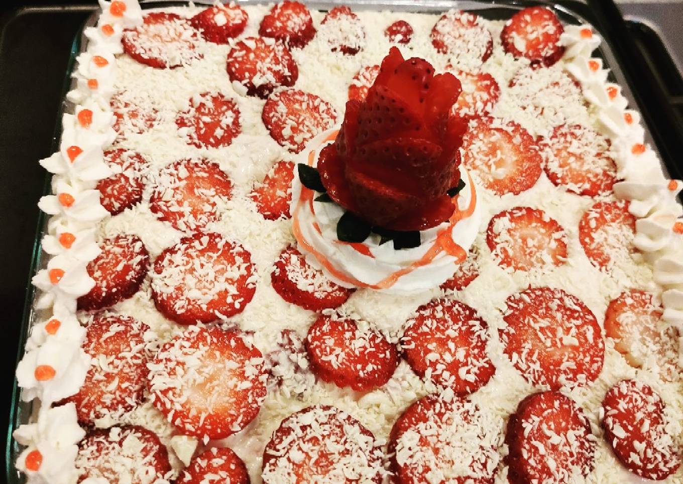 Tiramisú de fresas con chocolate blanco