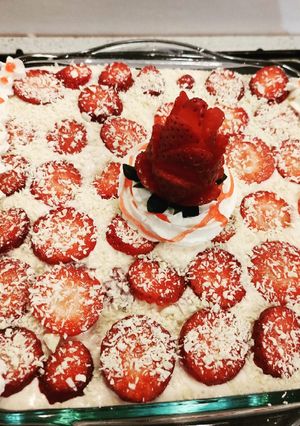 A picture of Strawberry Tiramisu with White Chocolate.