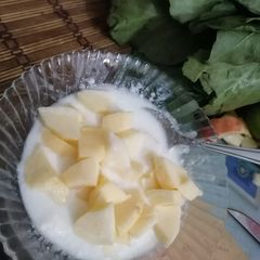 A picture of Apple in yogurt.