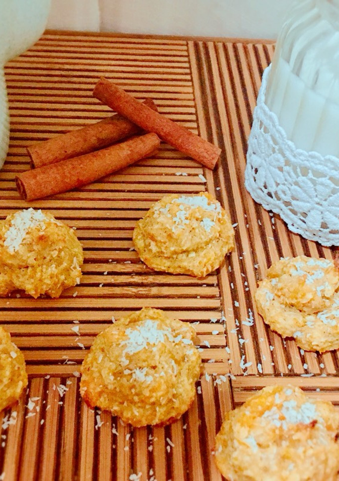 Una foto de Bocaditos de calabaza, coco y avena al horno