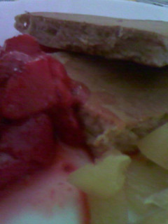 Una foto de Tortitas de espelta con frutas salteadas (sin azúcar)