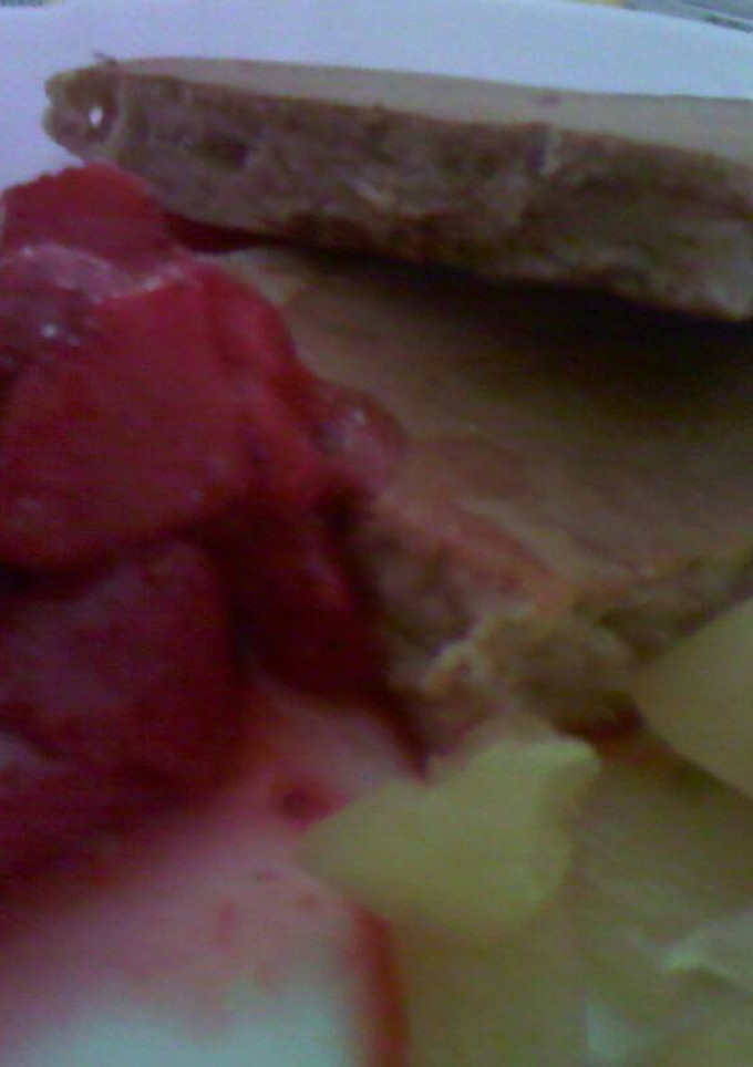 Una foto de Tortitas de espelta con frutas salteadas (sin azúcar)
