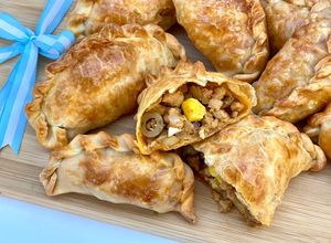 Una foto de 🇦🇷 EMPANADAS SALTEÑAS con opción vegana (Argentina)