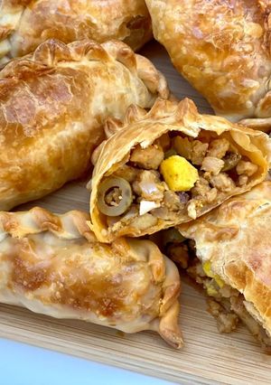 Una foto de 🇦🇷 EMPANADAS SALTEÑAS con opción vegana (Argentina)
