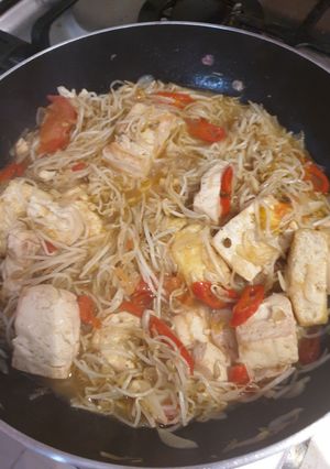 A picture of Tofu with bean sprouts.