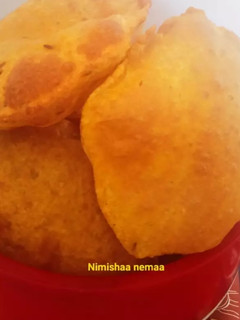 आलू की पूरी (aloo ki puri recipe in hindi) रेसिपी मुख्य फोटो