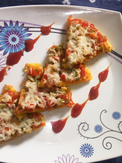 ઢોકળીયા પીઝા (dhokliya pizza) રેસીપી મુખ્ય ફોટો
