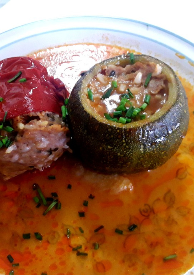 Una foto de Verduras rellenas de arroz y carne