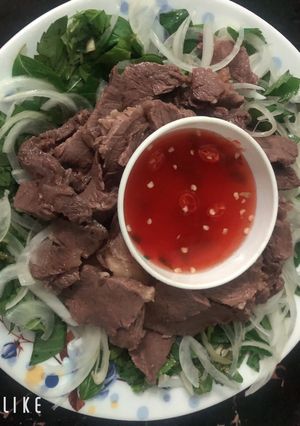 Hình của món Gỏi bắp bò tái tắc.