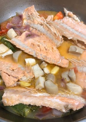 地中海蔬菜鮭魚湯 的食譜成品照片