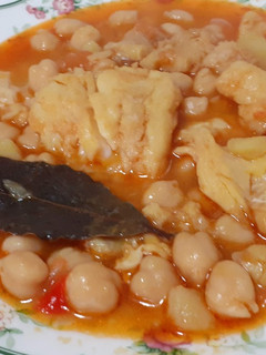 Una foto de Garbanzos con bacalao