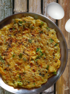 வெங்காய முட்டை ஆம்லெட் (Venkaaya muttai omelette recipe in tamil) செய்முறை முக்கிய புகைப்படம்